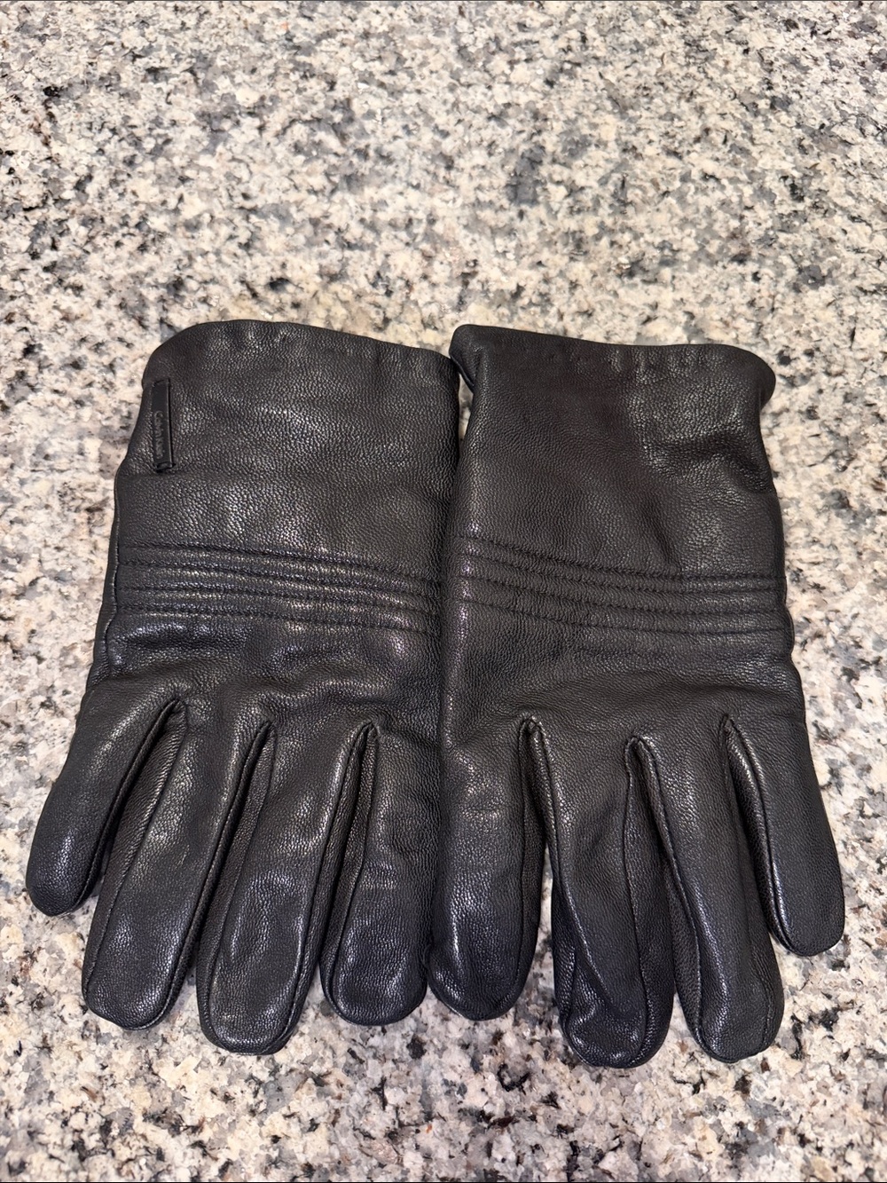 Calvin Klein Black Leather Quilted-Detail Gloves